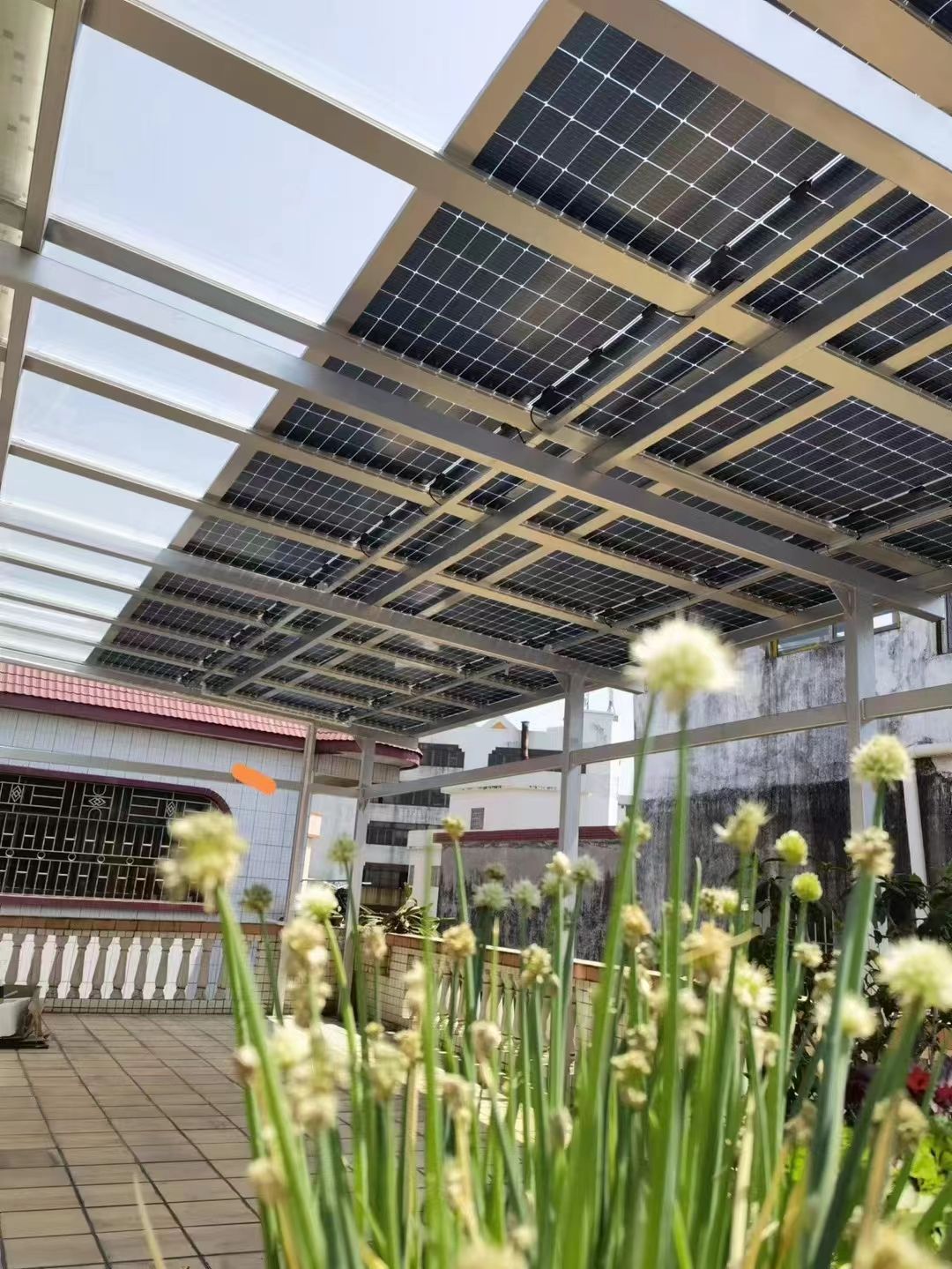 微山别墅家用屋顶太阳能发电系统安装